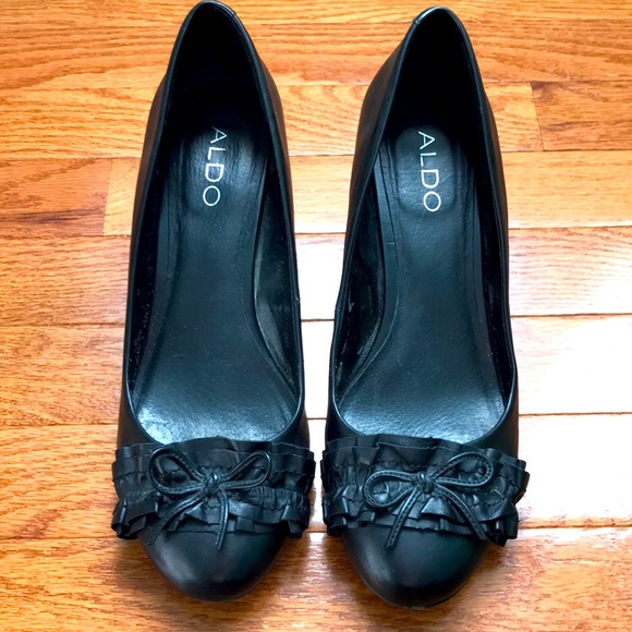 Black Aldo Wedges - Picture 1 of 12